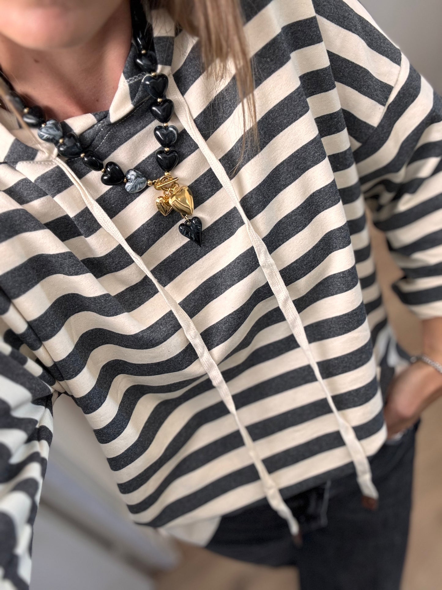 PULL À CAPUCHE GRIS