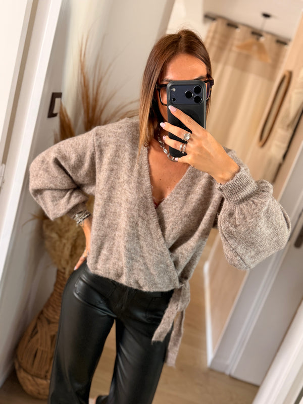 Pull cache-coeur taupe claire