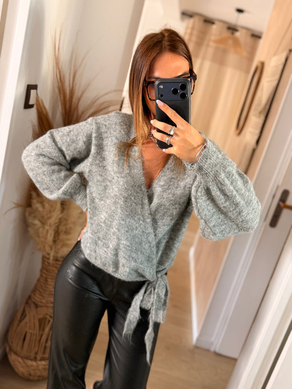 Pull cache-coeur gris
